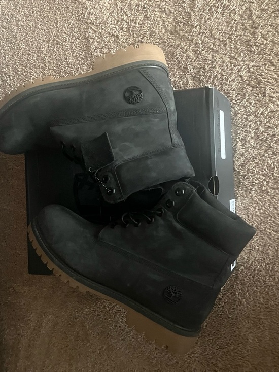 Timberland Men's Black Nubuck Boots with Tan Lug Sole - Picture 5 of 5